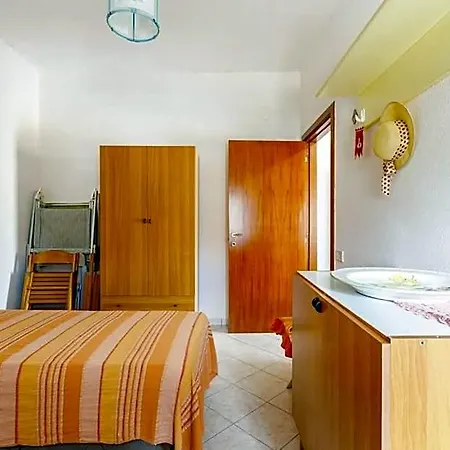 Mara Villa *